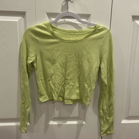 American Eagle Outfitters Tops - Green long sleeve American Eagle crop top